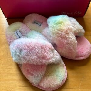 NIB Olive & Edie Kids Slipper “Emmie” Tie Dye Rainbow Fluffy Fur Pink Blue 13/1